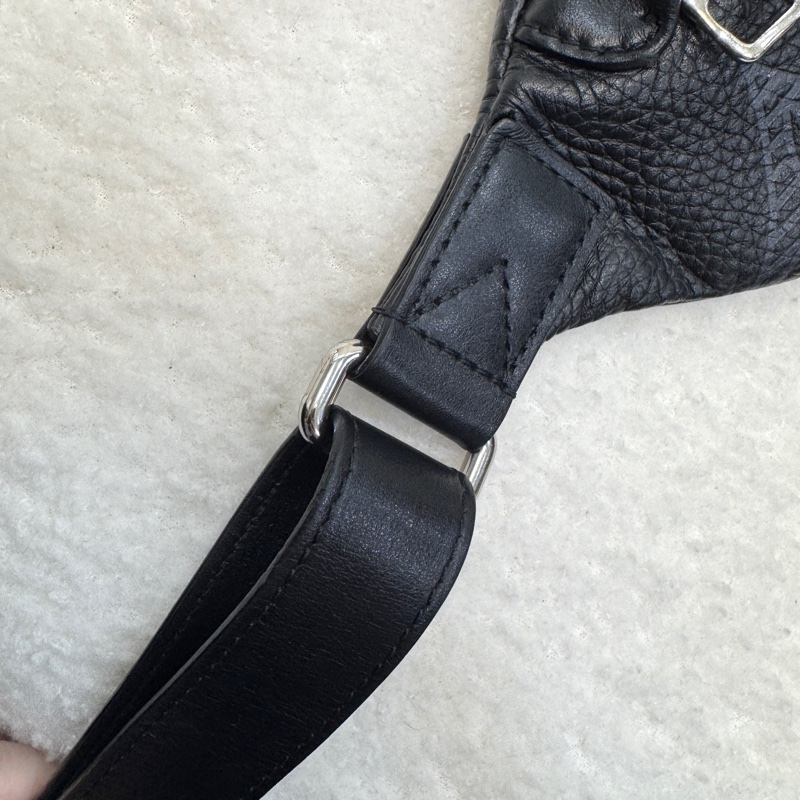 Discovery腰包 Louis Vuitton 路易威登 黑色 Taurillon Shadow壓紋牛皮 腰包 胸包 斜背包 M57289-16