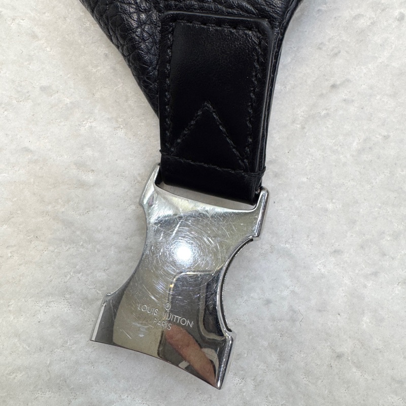 Discovery腰包 Louis Vuitton 路易威登 黑色 Taurillon Shadow壓紋牛皮 腰包 胸包 斜背包 M57289-18
