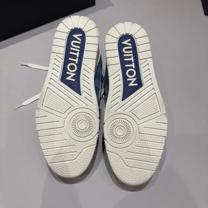 lv Trainer 白藍牛仔棋盤格  試穿痕跡。-2