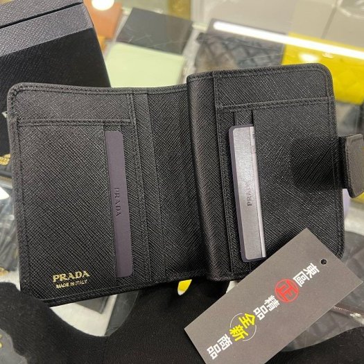 東區正精品㊣ PRADA 1ML018 全新黑色尼龍金三角牌LOGO釦式拉鍊短夾 RZ6403-1
