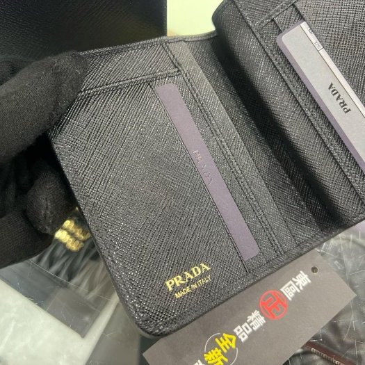 東區正精品㊣ PRADA 1ML018 全新黑色尼龍金三角牌LOGO釦式拉鍊短夾 RZ6403-2