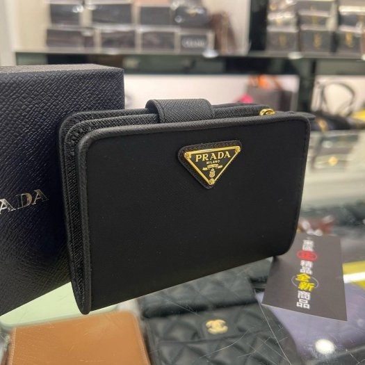 東區正精品㊣ PRADA 1ML018 全新黑色尼龍金三角牌LOGO釦式拉鍊短夾 RZ6403-3
