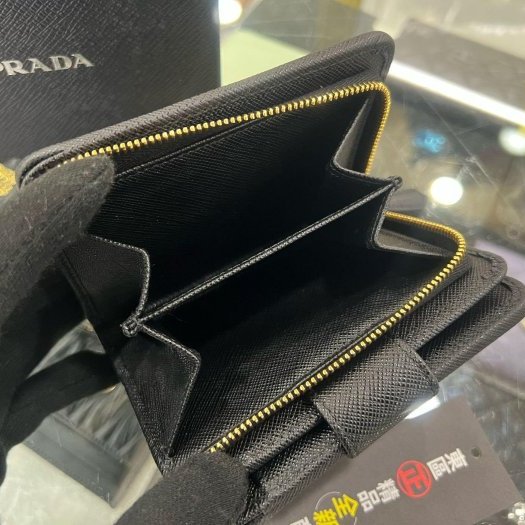 東區正精品㊣ PRADA 1ML018 全新黑色尼龍金三角牌LOGO釦式拉鍊短夾 RZ6403-4