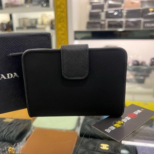 東區正精品㊣ PRADA 1ML018 全新黑色尼龍金三角牌LOGO釦式拉鍊短夾 RZ6403-5