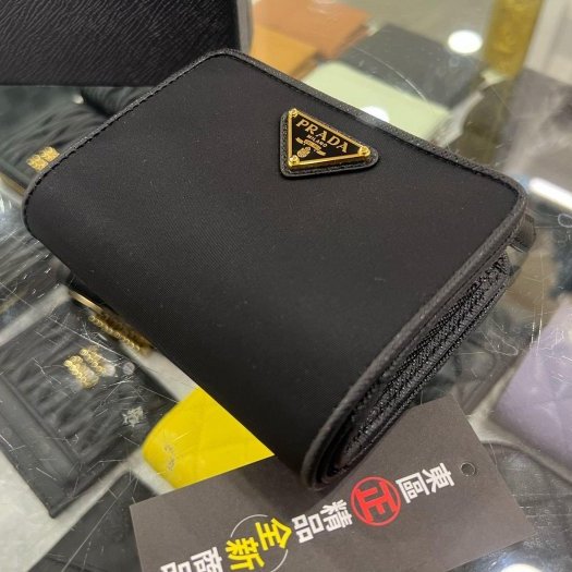 東區正精品㊣ PRADA 1ML018 全新黑色尼龍金三角牌LOGO釦式拉鍊短夾 RZ6403-8