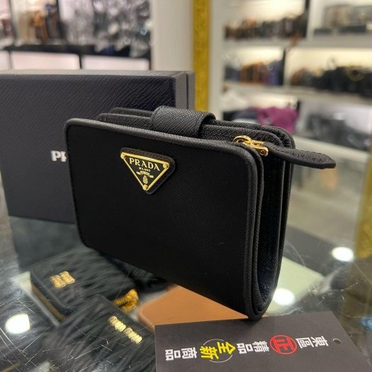 東區正精品㊣ PRADA 1ML018 全新黑色尼龍金三角牌LOGO釦式拉鍊短夾 RZ6403-10