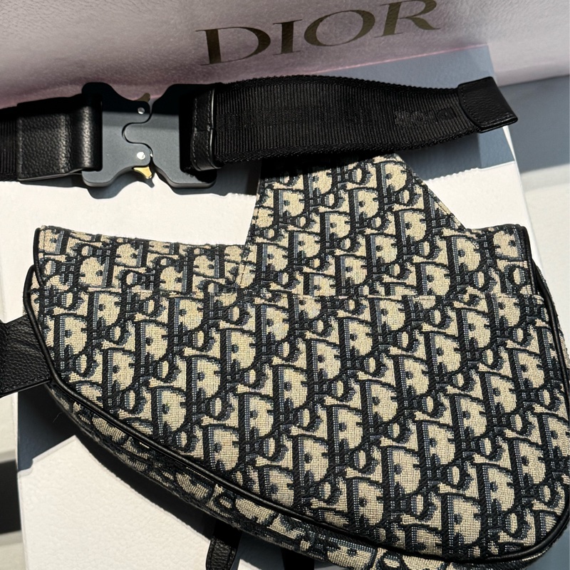 Dior 男款 Saddle 藍色 Oblique 老花胸包 馬鞍包 |香港專櫃購入|附購買證明 全配件-2
