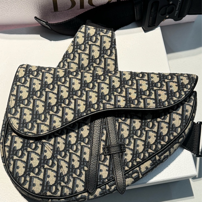 Dior 男款 Saddle 藍色 Oblique 老花胸包 馬鞍包 |香港專櫃購入|附購買證明 全配件-8