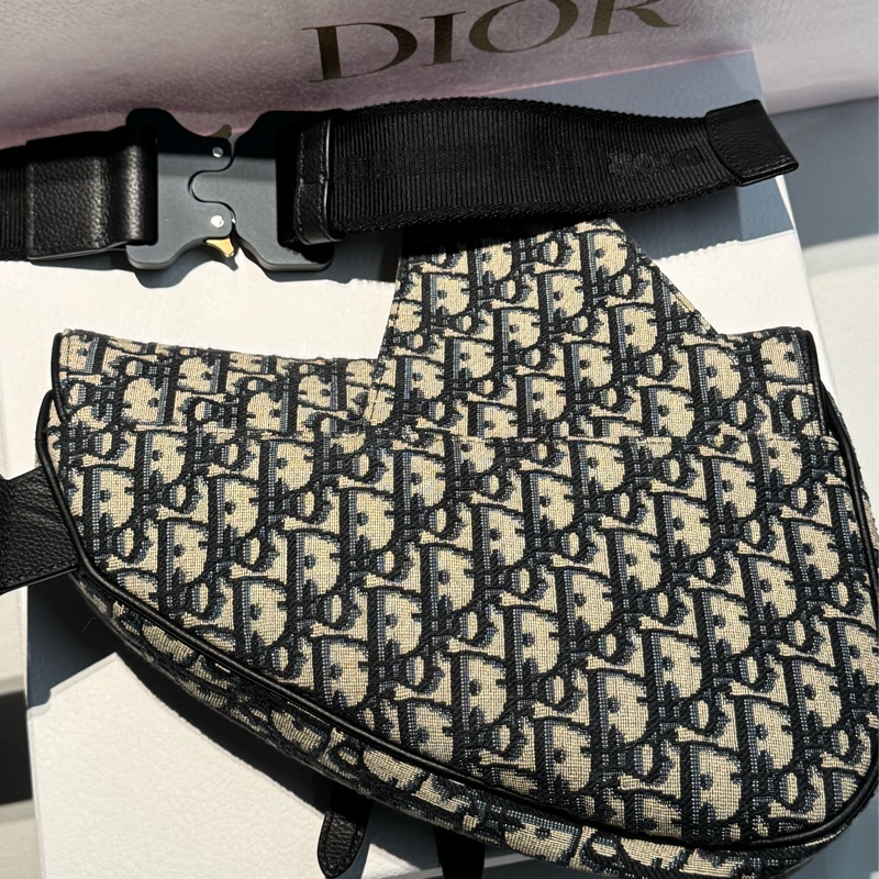 Dior 男款 Saddle 藍色 Oblique 老花胸包 馬鞍包 |香港專櫃購入|附購買證明 全配件-12