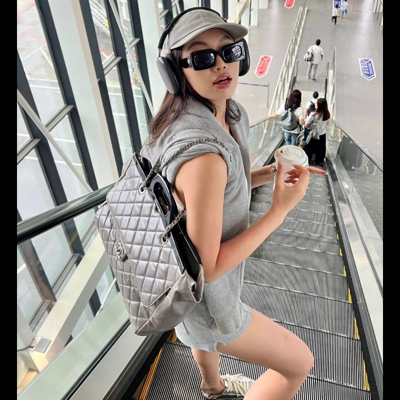 Chanel 香奈兒 秀款 灰色仿舊小牛皮 衣架包 手提肩背包-1