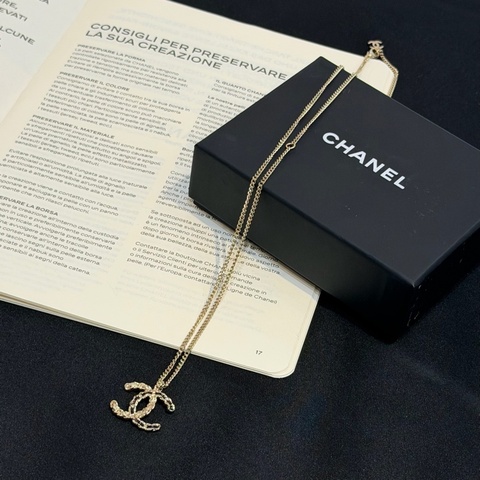 CHANEL淡金工藝拚皮穿練雙C項鍊
