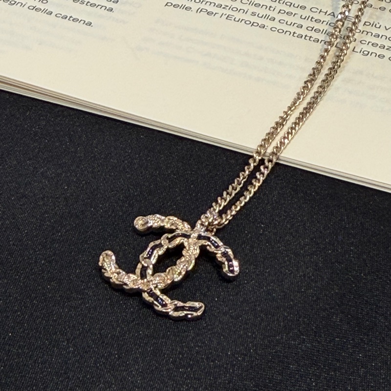 CHANEL淡金工藝拚皮穿練雙C項鍊-1