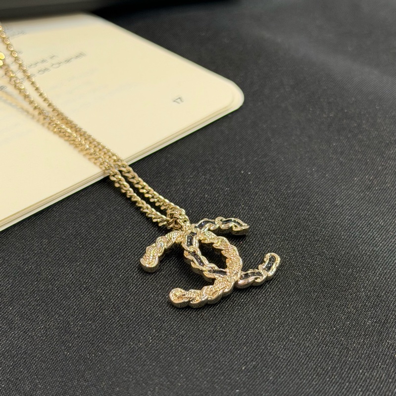 CHANEL淡金工藝拚皮穿練雙C項鍊-2
