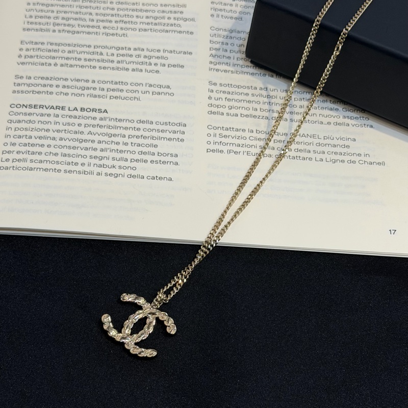 CHANEL淡金工藝拚皮穿練雙C項鍊-4