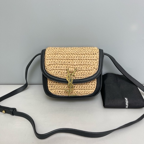 🌷夏日必備！ YSL 聖羅蘭 Kaia 草編拼黑皮金扣馬鞍包
