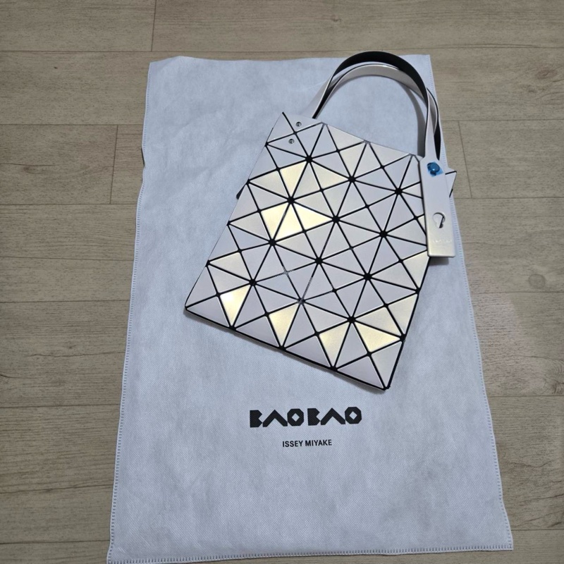Issey Miyake 三宅一生 Bao Bao大號 鑽石結晶包 珍珠米白色-0