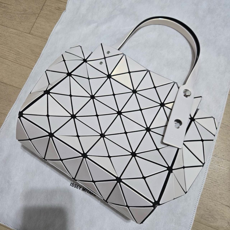 Issey Miyake 三宅一生 Bao Bao大號 鑽石結晶包 珍珠米白色-1