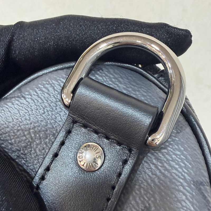 LV M46271 黑花 銀釦 手提包 斜背包 Keepall Bandoulière 25-16