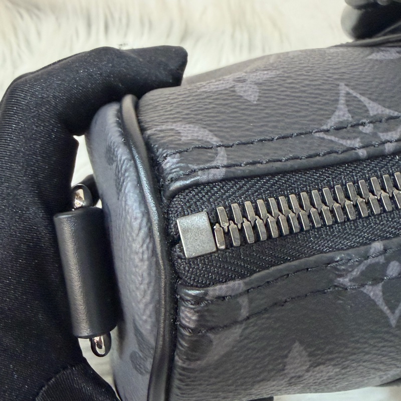 LV M46271 黑花 銀釦 手提包 斜背包 Keepall Bandoulière 25-23