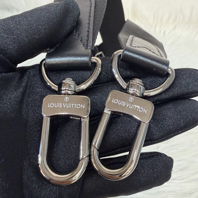 LV M46271 黑花 銀釦 手提包 斜背包 Keepall Bandoulière 25-88