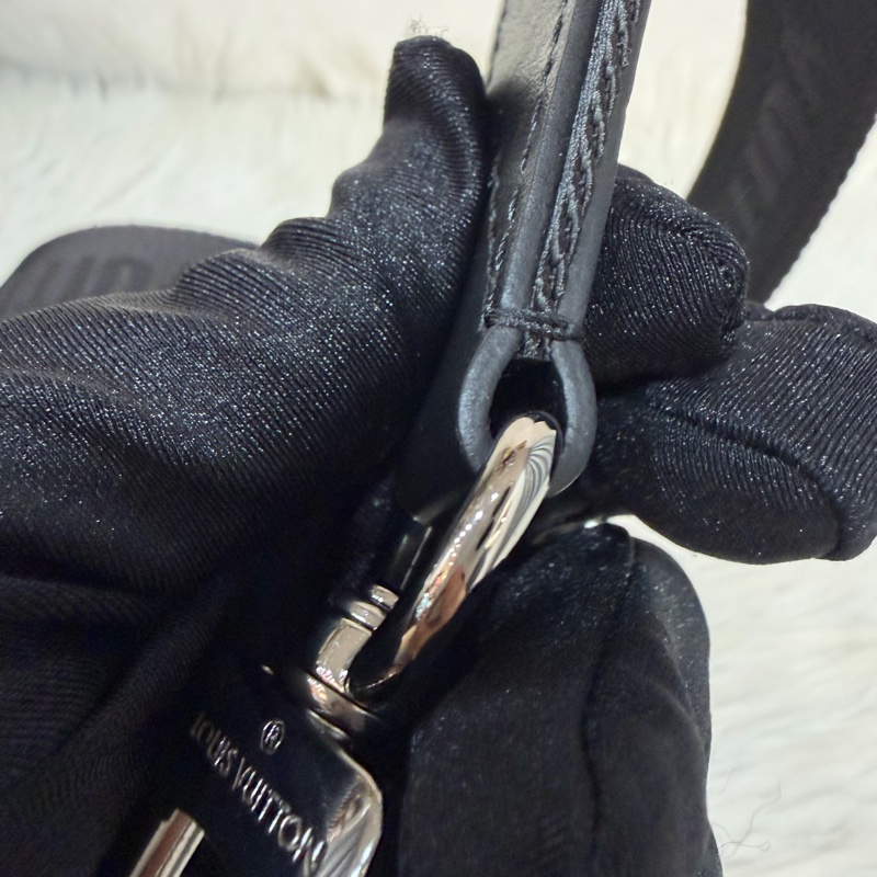 LV M46271 黑花 銀釦 手提包 斜背包 Keepall Bandoulière 25-91