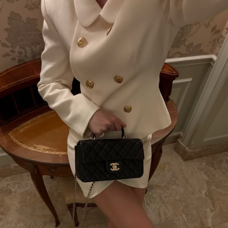 CHANEL-黑色淡金釦羊皮手把20cm coco 手提側背包-3