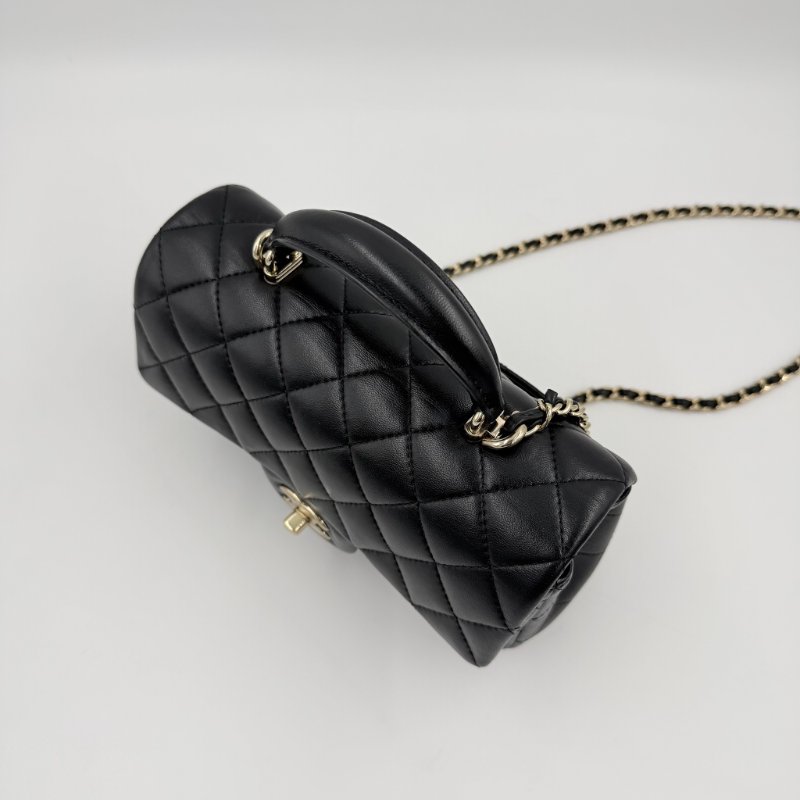 CHANEL-黑色淡金釦羊皮手把20cm coco 手提側背包-8