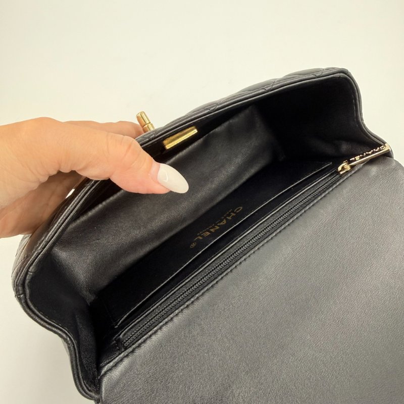 CHANEL-黑色淡金釦羊皮手把20cm coco 手提側背包-15