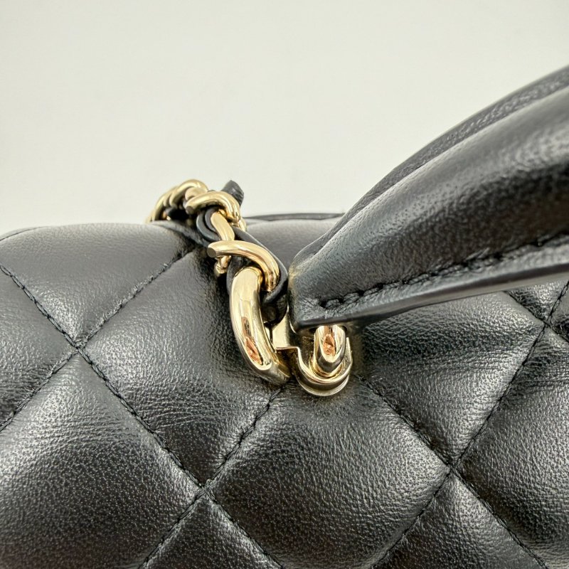 CHANEL-黑色淡金釦羊皮手把20cm coco 手提側背包-17