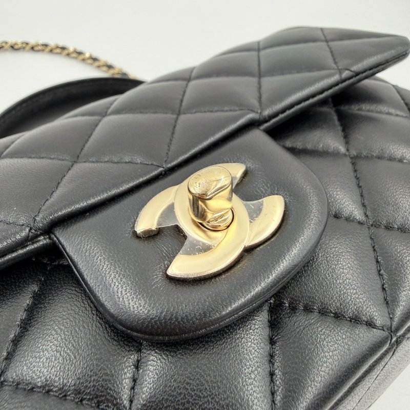 CHANEL-黑色淡金釦羊皮手把20cm coco 手提側背包-18