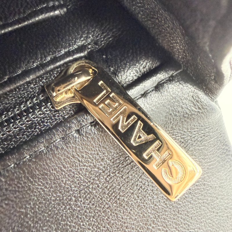 CHANEL-黑色淡金釦羊皮手把20cm coco 手提側背包-23