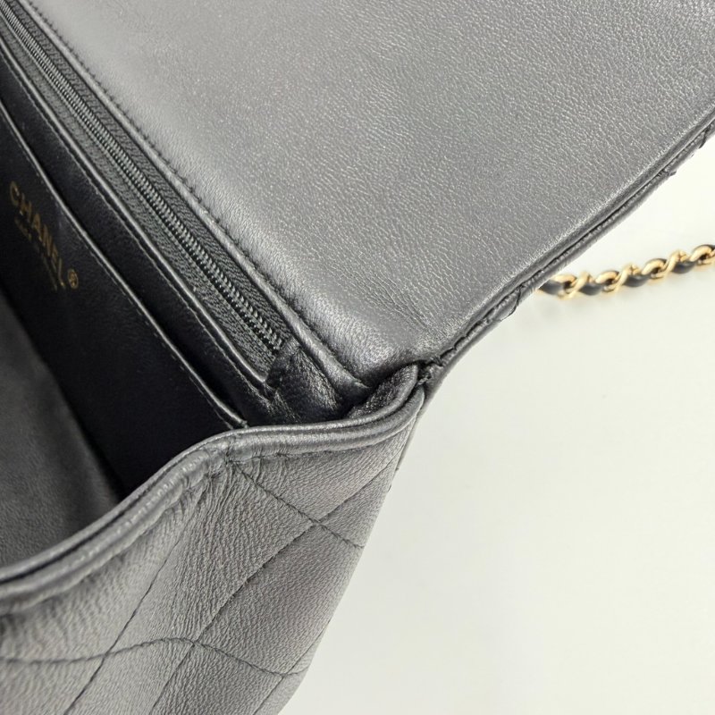 CHANEL-黑色淡金釦羊皮手把20cm coco 手提側背包-27