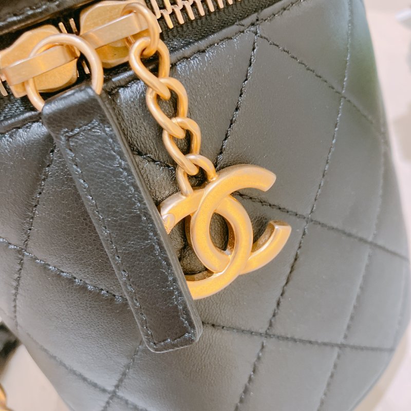 TK2043	 Chanel香奈兒水桶鍊帶包包  Quited Vanity Case Bucket Bag Lambskin-26