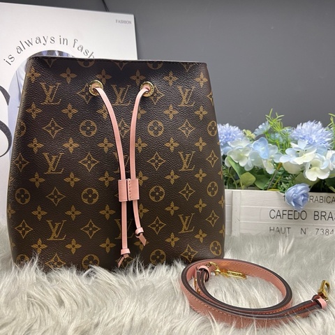 Louis Vuitton 路易威登 粉桶  芯片款 尺寸:26x26x17.5cm