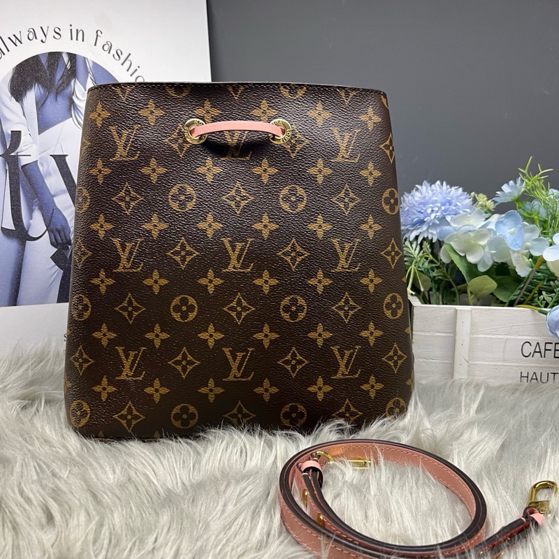 Louis Vuitton 路易威登 粉桶  芯片款 尺寸:26x26x17.5cm-1