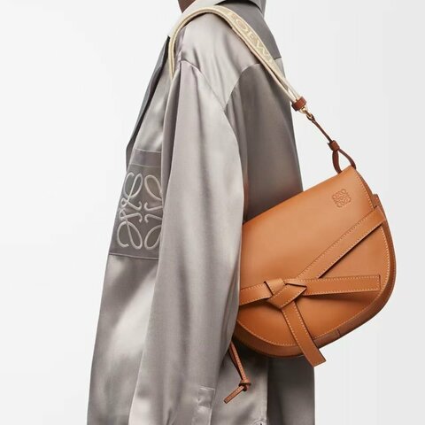 LOEWE- 棕色牛皮小號GATE斜背包