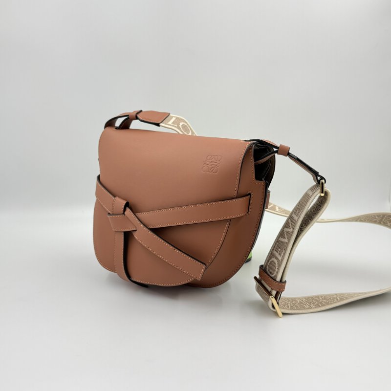 LOEWE- 棕色牛皮小號GATE small斜背包-5