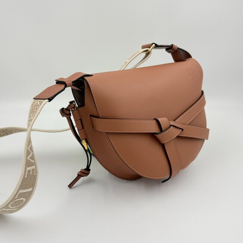 LOEWE- 棕色牛皮小號GATE small斜背包-6