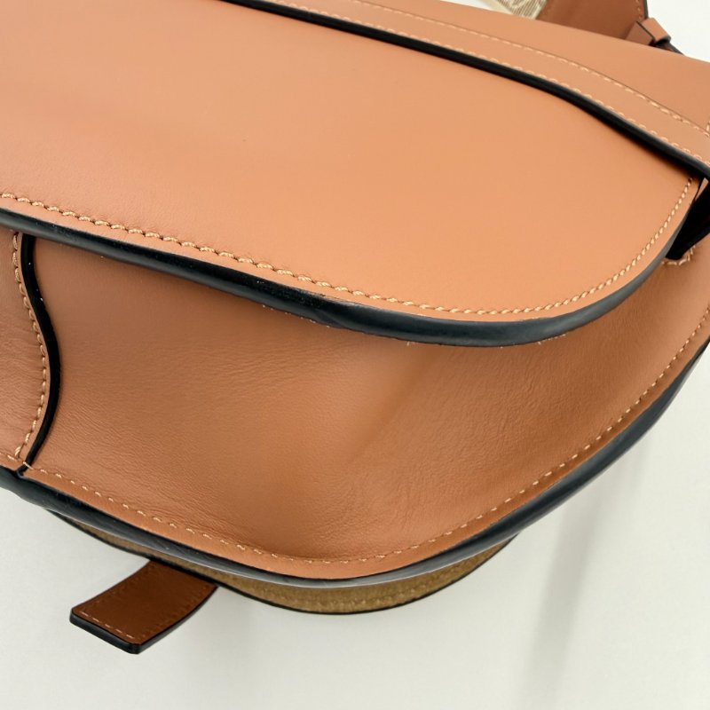 LOEWE- 棕色牛皮小號GATE small斜背包-11