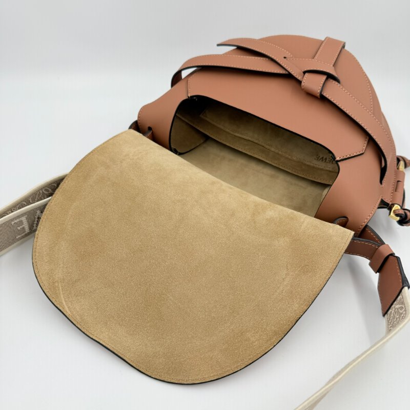 LOEWE- 棕色牛皮小號GATE small斜背包-14