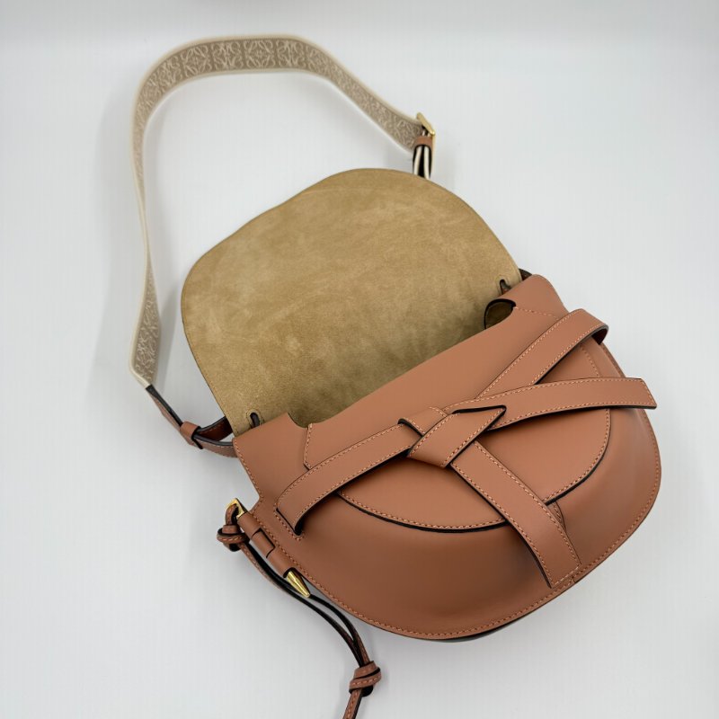 LOEWE- 棕色牛皮小號GATE small斜背包-15