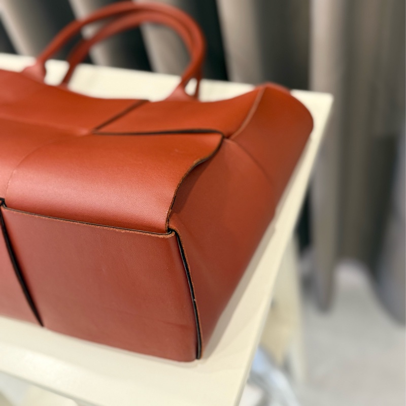 Bottega veneta寶緹嘉 Arco Tote六格子母手提包-7