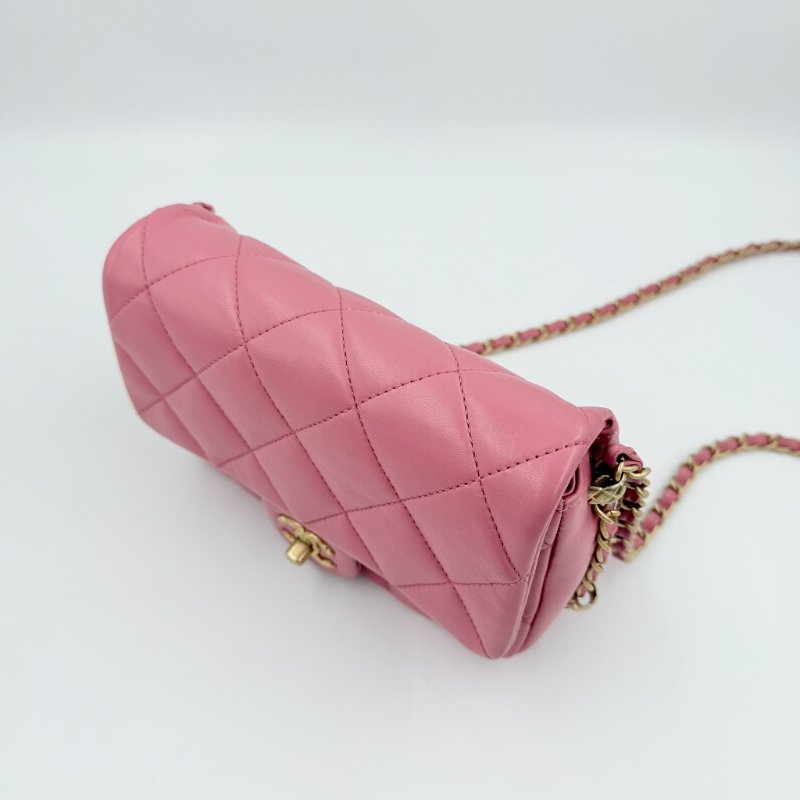 CHANEL-玫瑰粉羊皮金釦皮穿鏈mini coco 斜背包-5