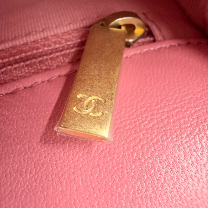 CHANEL-玫瑰粉羊皮金釦皮穿鏈mini coco 斜背包-19