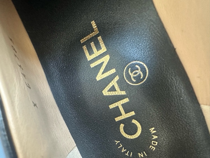 Chanel 24新款 鏈條5 花瓣 愛心 徽標樂福鞋 黑色 尺碼：36碼。-5