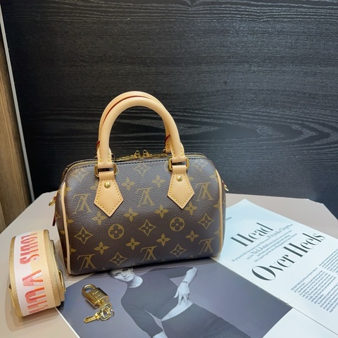 LV speedy 20波士頓包