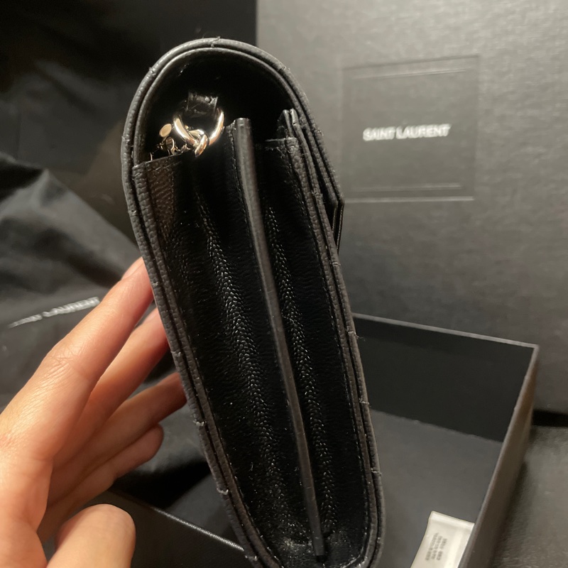 YSL MIX MATELASSE粒面壓紋牛皮信封斜背包(黑/銀742920 BOW02 1000)-7
