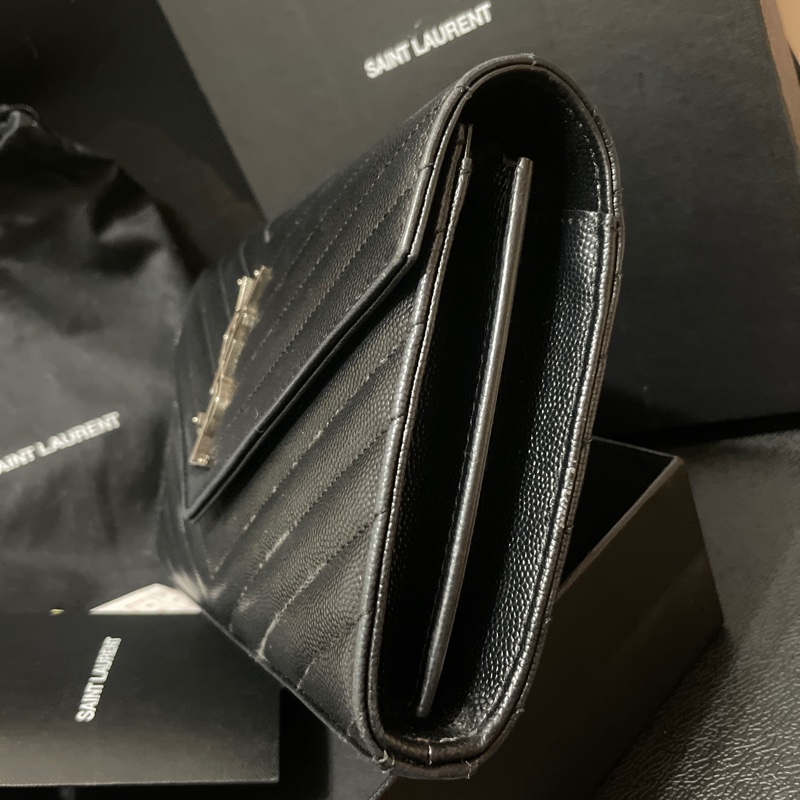YSL MIX MATELASSE粒面壓紋牛皮信封斜背包(黑/銀742920 BOW02 1000)-8
