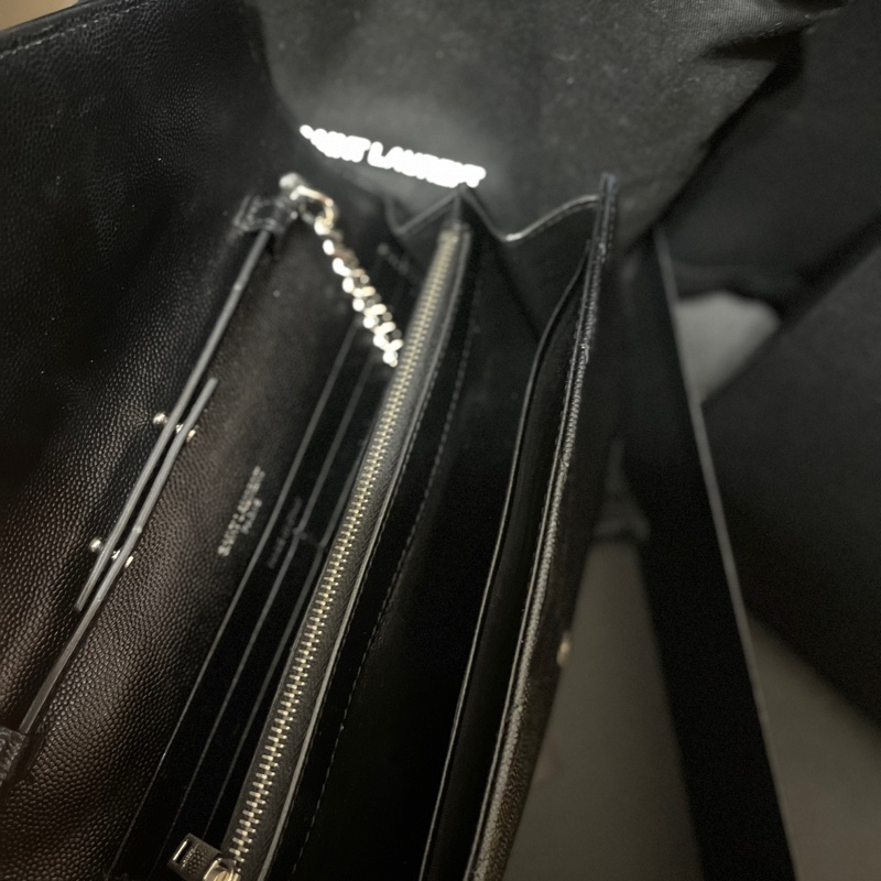 YSL MIX MATELASSE粒面壓紋牛皮信封斜背包(黑/銀742920 BOW02 1000)-9