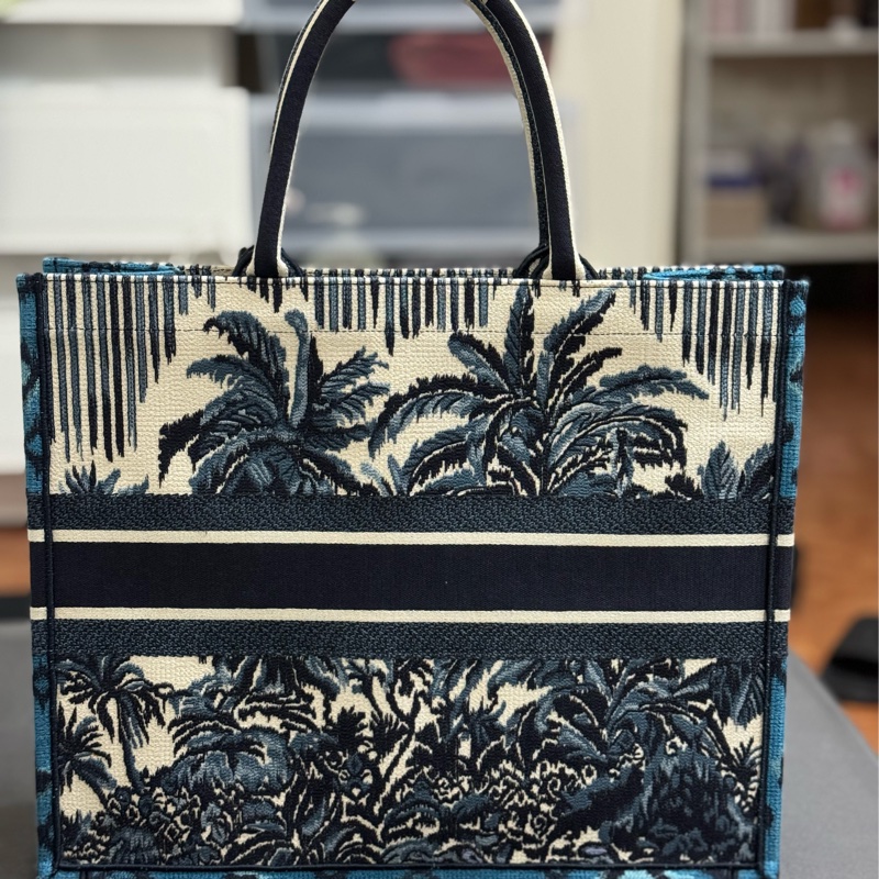 Dior 迪奧 經典BOOK TOTE系列主題圖案刺繡帆布手提托特包(大)-1